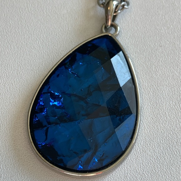 Deep Blue Resin Jewel Pendant. Elsa and Winter snow queen vibes. Vintage. - Picture 5 of 5